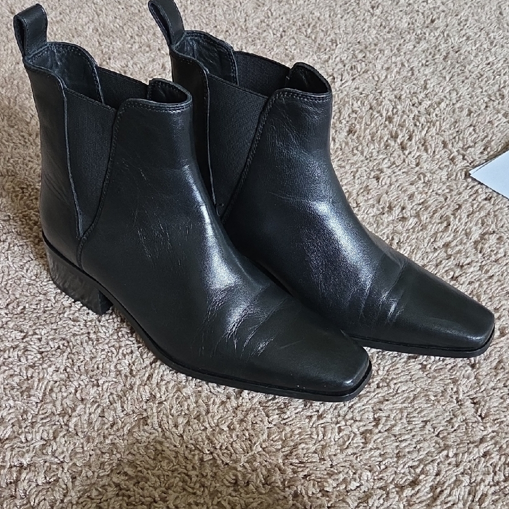 Signature Journee Elegant Black Leather Ankle Booties size 8.5